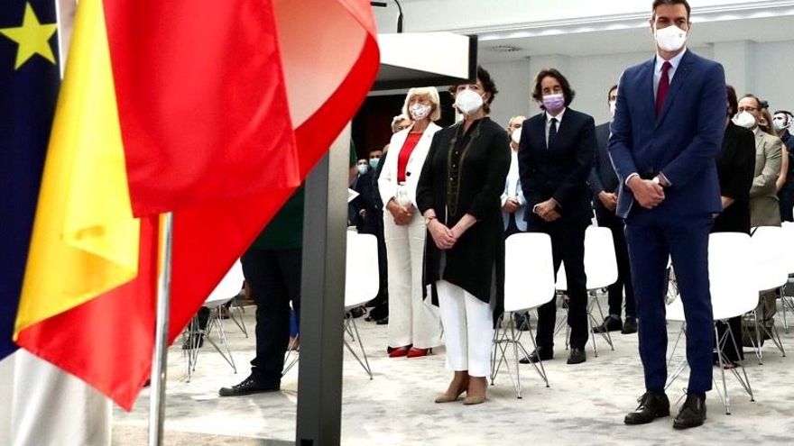 Marina Lombó asiste al acto de homenaje a la comunidad educativa celebrado en La Moncloa.