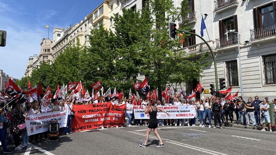 Las trabajadoras de Digitex reclaman que se conserven sus empleos en Cantabria.