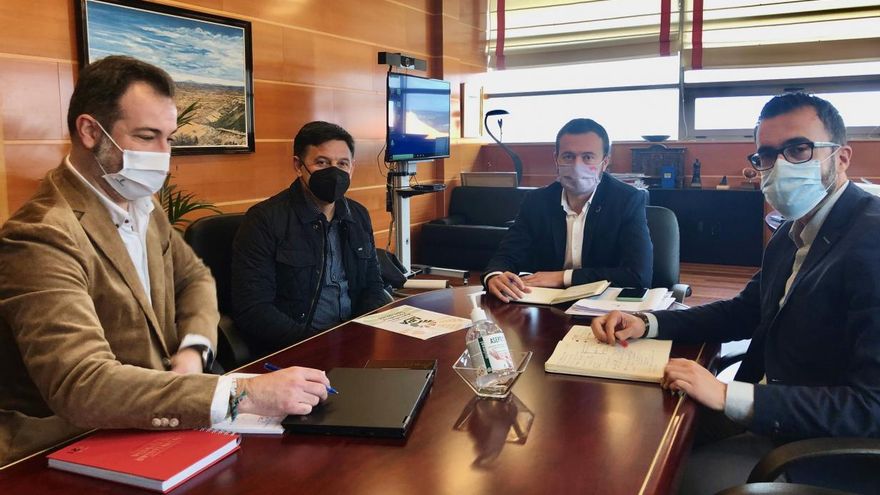 Reunión para abordar los daños por la superpoblación de conejos