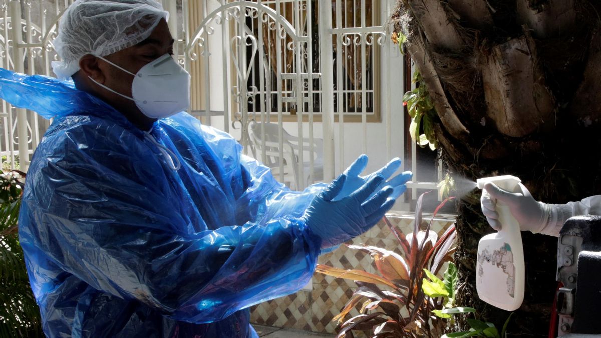En el país, según las cifras de la autoridad sanitaria, aún hay 62.909 casos activos, que corresponden al 4,51 % del total, y han superado el coronavirus 1.287.597 pacientes, es decir el 92,49 % de las personas que se han infectado. EFE/ Ricardo Maldonado Rozo/Archivo