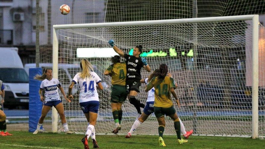 La UDG Tenerife refuerza la portería con la vuelta de Aline Reis