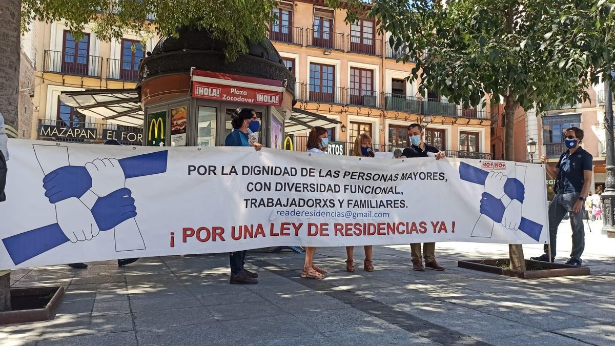 Concentración de la Marea de Residencias en la plaza de Zocodover de Toledo