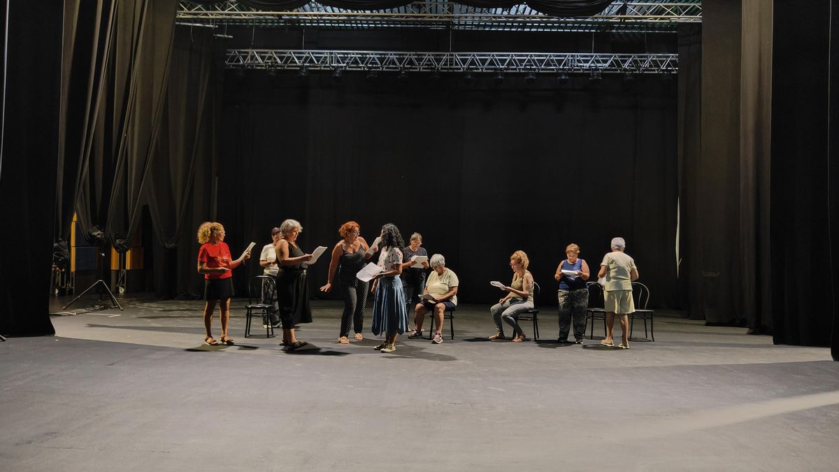 Las kellys llevan su lucha al teatro: "Las prótesis de rodilla abundan pero sus lesiones no abren telediarios como las de los futbolistas"