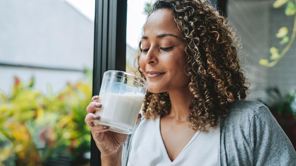 ¿Es tan importante tomar leche para los huesos?