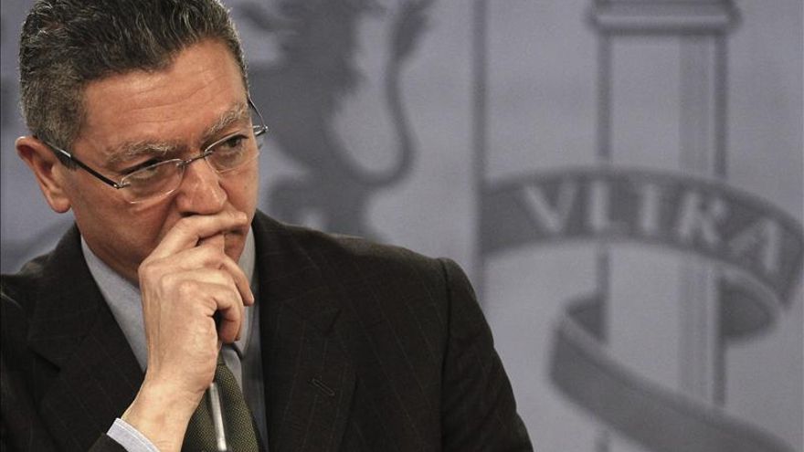 Varios sindicatos piden la dimisión de Gallardón por "privatizar" el Registro Civil