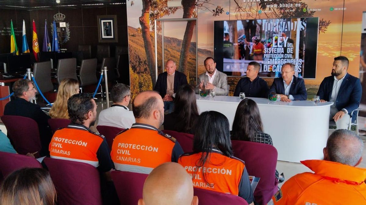 Jornada sobre la futura Ley de Protección Civil y Gestión de Emergencias celebrada esta martes en  Breña Baja.