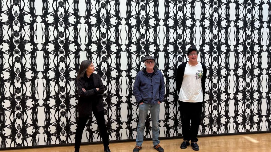 Santiago Sierra rinde homenaje en Cáceres a su mecenas: Helga de Alvear