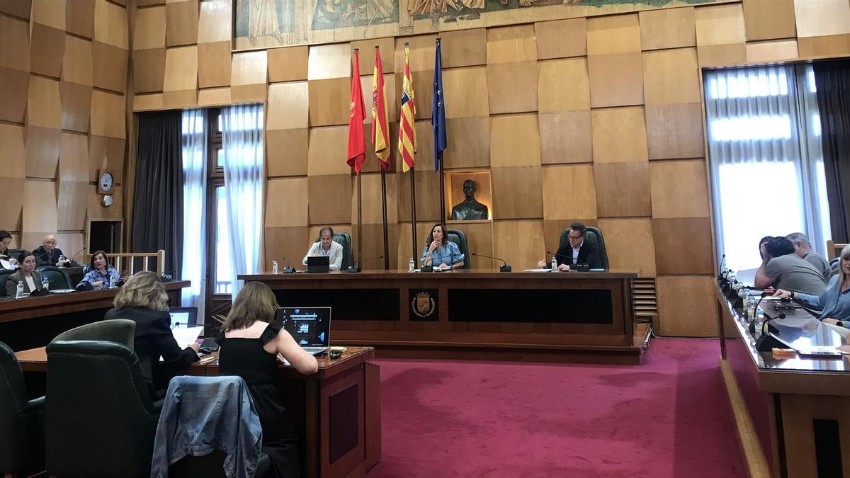 Tensión en el pleno en Zaragoza sobre Zapatero: "No estamos para convertir el Ayuntamiento en un tribunal político al servicio del PP"