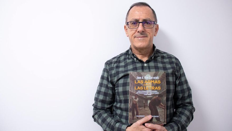 El catedrático demandado por el hijo del alférez que participó en la condena a Miguel Hernández: "Estoy agotado"