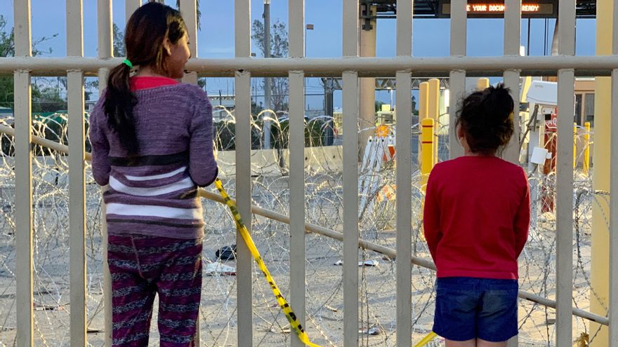 Menores en la frontera entre Estados Unidos y México