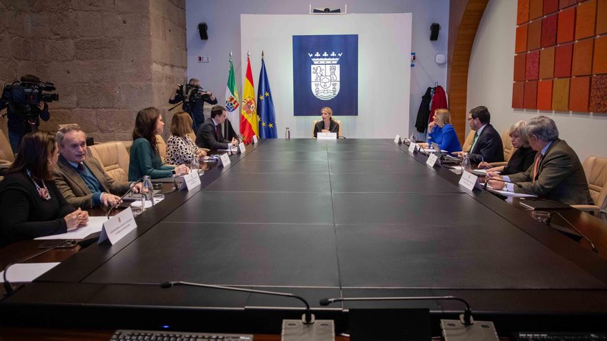 La Junta da el visto bueno a la tramitación de ocho enmiendas de PSOE y Unidas por Extremadura a los presupuestos de 2025