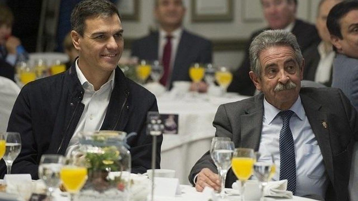 Pedro Sánchez y Revilla, en un desayuno informativo.