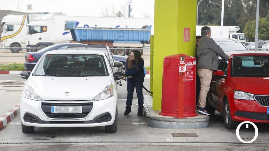 Colas en algunas gasolineras de la ciudad