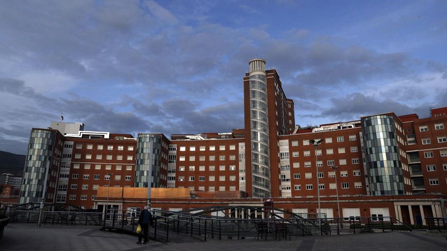 La COVID-19 deja un 15% menos de contagios semanales en Euskadi pero julio ha sido el mes con más casos de la pandemia