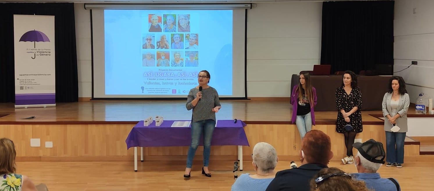 Nieves Hernández durante la presentación.