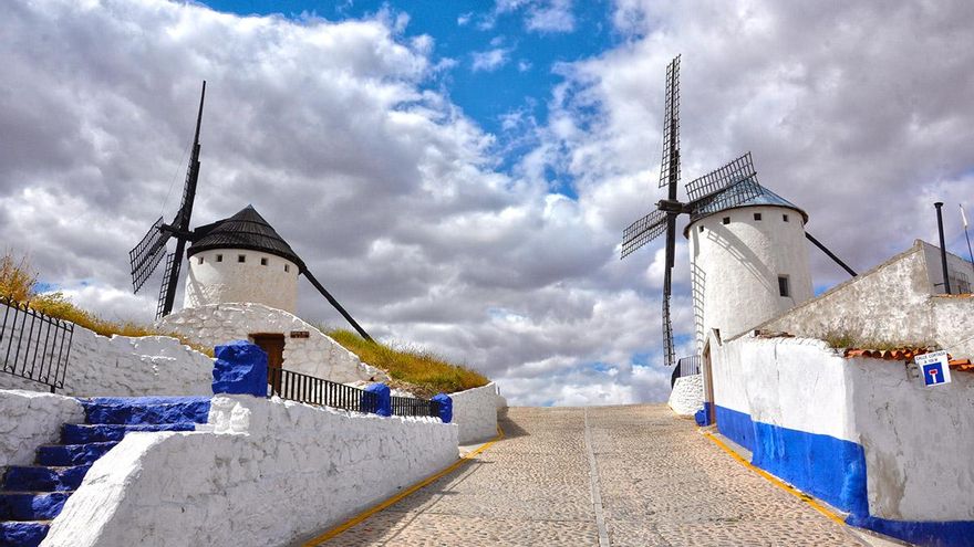Molinos de viento, un elemento "fundamental" para dejar atrás la Edad Media en la Mancha