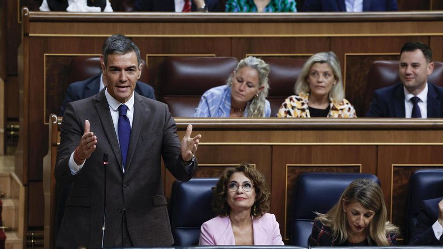 Sánchez anuncia que el Gobierno publicará en noviembre el catálogo de símbolos franquistas para que puedan ser retirados