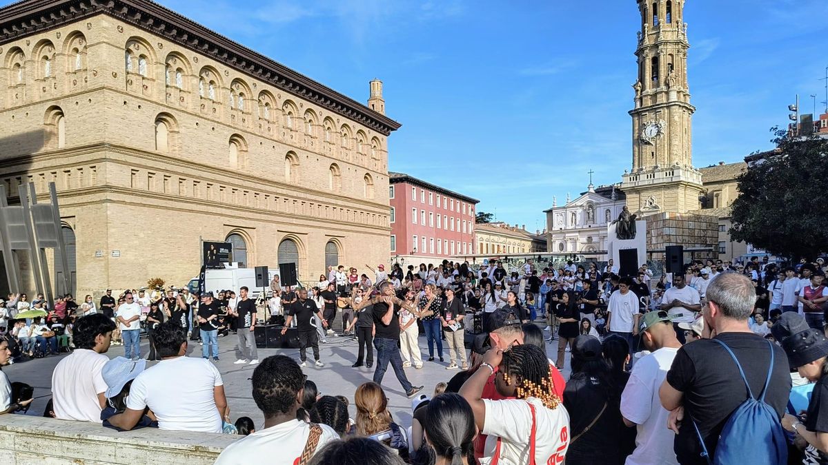 Domingo de Resurrección en plaza del Pilar, iglesia Betel.
