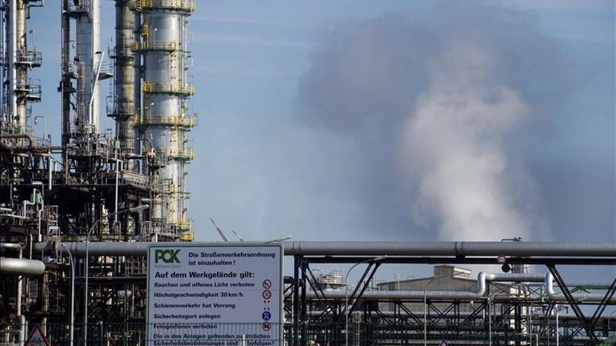 El crudo Brent abre a la baja, hasta los 104,50 dólares