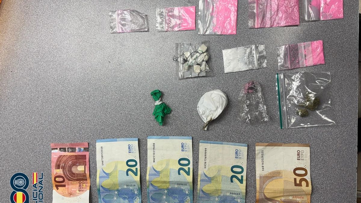 Drogas y dinero intervenidos al detenido en Las Verónicas.