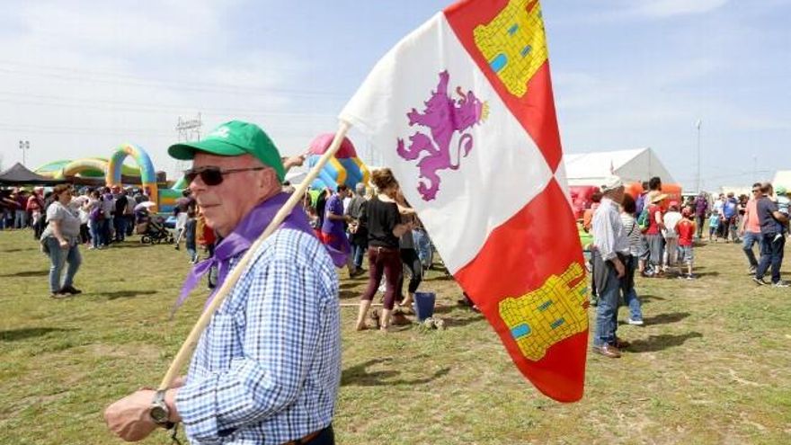 La Junta 'endosa' a León capital, Ponferrada y otras 10 ciudades los actos para celebrar el "orgullo" del Día de la Comunidad