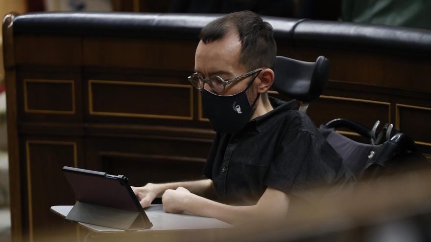 El diputado de Unidas Podemos, Pablo Echenique, en a la sesión de control al Gobierno en el Congreso de los Diputados.