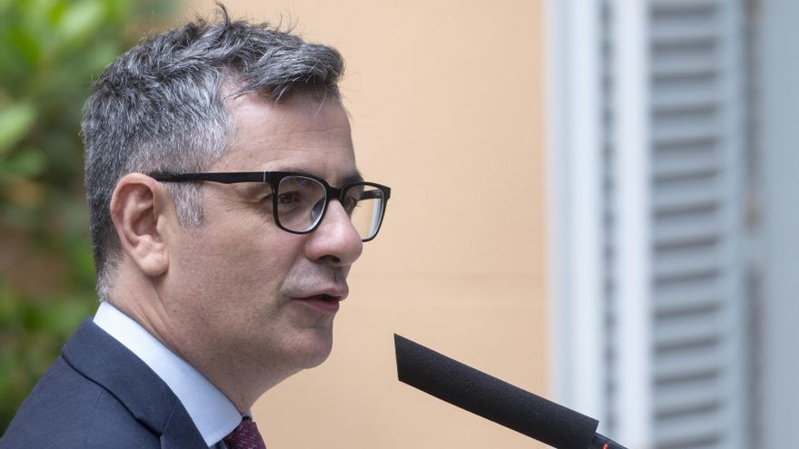 El ministro de la Presidencia, Justicia y Relaciones con las Cortes, Félix Bolaños,  atiende a los medios de comunicación, en la sede del Ministerio (Palacio de Parcent), a 9 de mayo de 2025, en Madrid (España).