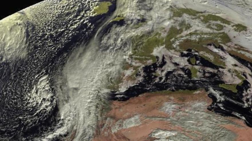 La borrasca Emilia, vista desde el satélite Eumetsat, este viernes.