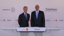 Fotografía facilitada por Atresmedia de la firma del acuerdo con Teléfonica para crear una empresa que cree series y película en español, y que sea capaz de competir con los grandes actores de internacionales como HBO y Netflix.