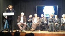 Colau, amb els presos polítics de la dictadura a la presó Model