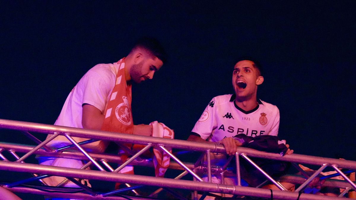 Celebración del ascenso de la Cultural a Segunda en Guzmán.