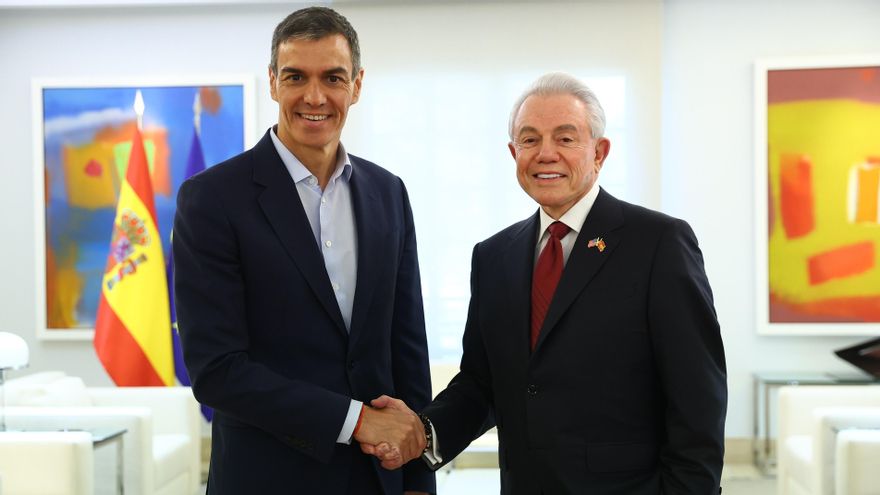 El presidente del Gobierno, Pedro Sánchez, se reúne con el embajador de Estados Unidos en España, Benjamín León, en el Palacio de la Moncloa.