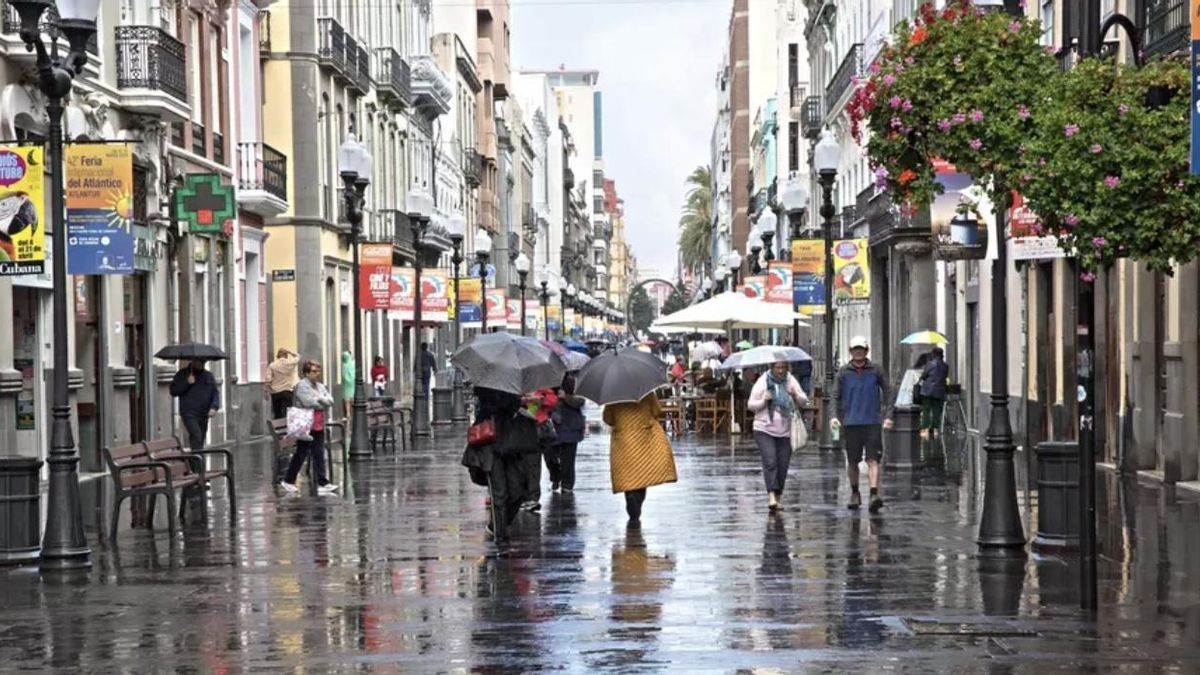 Lluvias débiles y fuertes rachas de viento este martes en las Islas
