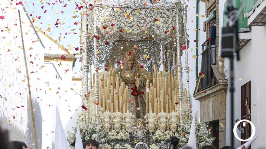 Salida procesional de la Hermandad de la Paz y Esperanza, en imágenes