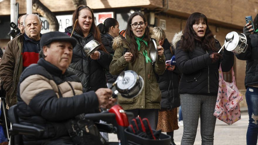 Vecinos de Benetússer atribuyen al “abandono institucional” la muerte de otro operario que limpiaba tras la DANA
