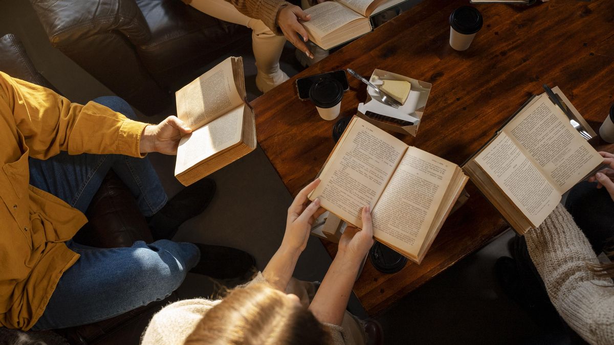 El auge de los clubes de lectura: leer para escapar de la lógica del rendimiento