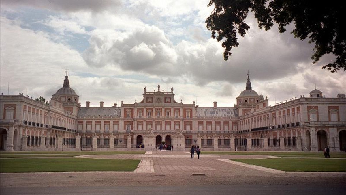 Por qué pasear por Aranjuez te hace pensar que caminas en las inmediaciones de un palacio