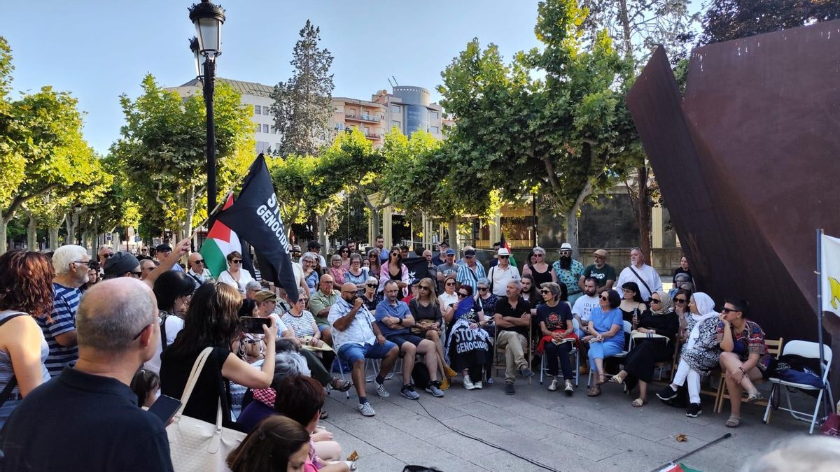 La ciudadanía de Logroño escucha a Sergio Toribio
