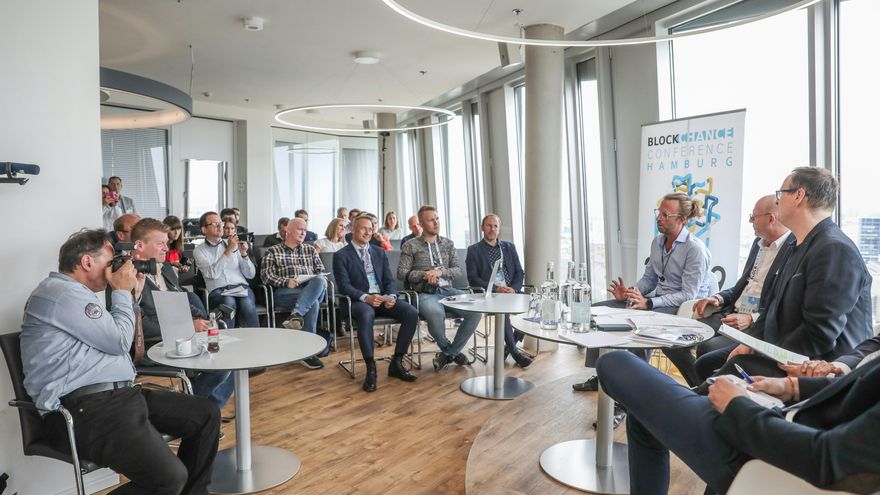 ¿Quieres más mujeres que hablen de ciencia? Empieza por no llamarlas cuota