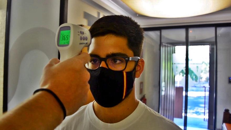 Controlar un brote en un colegio mayor: confinamiento por habitaciones, comida en tupper y paciencia