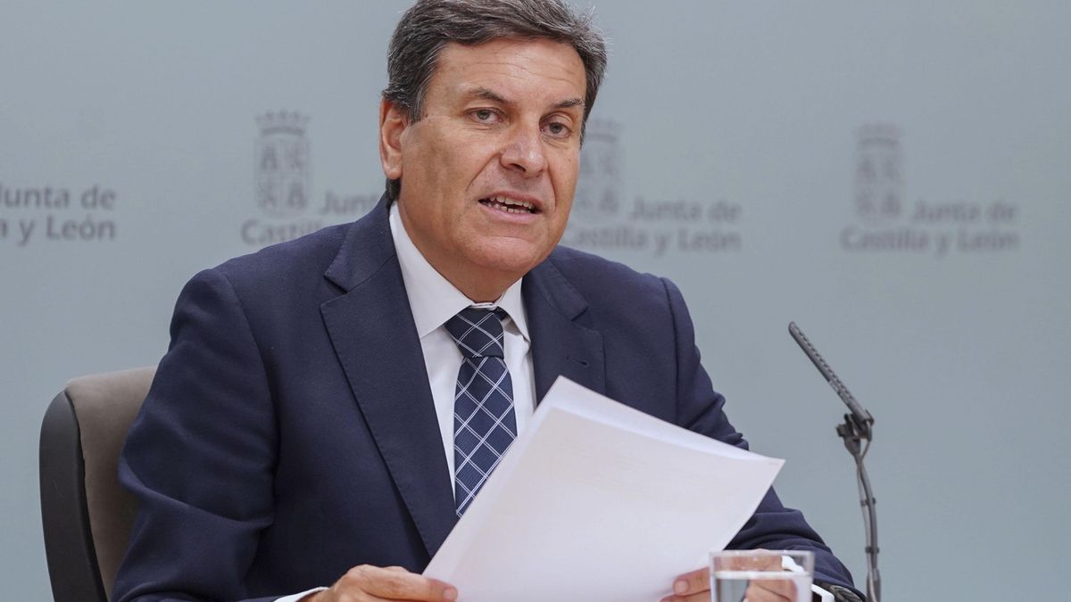 El consejero de Economía y Hacienda y portavoz, Carlos Fernández Carriedo, comparece en rueda de prensa posterior al Consejo de Gobierno de la Junta de Castilla y León.
