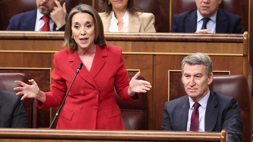 Archivo - La secretaria general del PP, Cuca Gamarra, interviene durante una sesión de control al Gobierno, en el Congreso de los Diputados, a 19 de marzo de 2025, en Madrid (España)