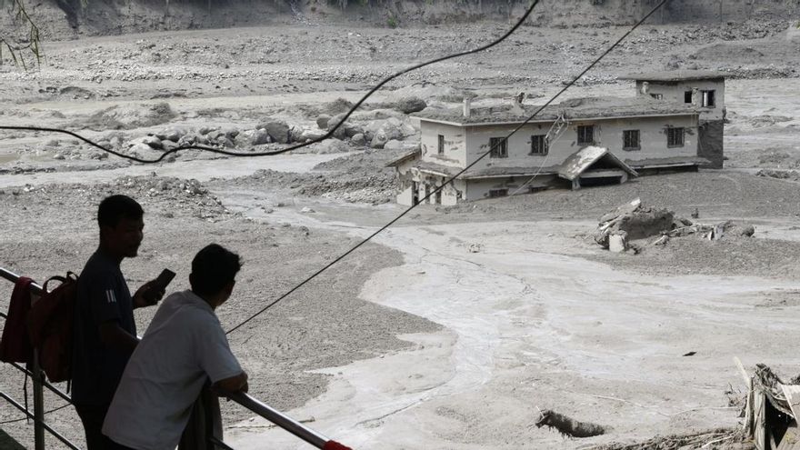 Una riada en la frontera entre Nepal y el Tíbet deja al menos 98 muertos y casi 900 personas en paradero desconocido