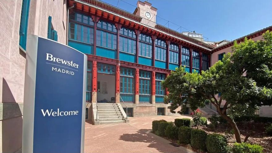 El colegio de lujo que abrió sin licencia en el Hospitalillo de Chamberí todavía elude la multa del Gobierno de Almeida