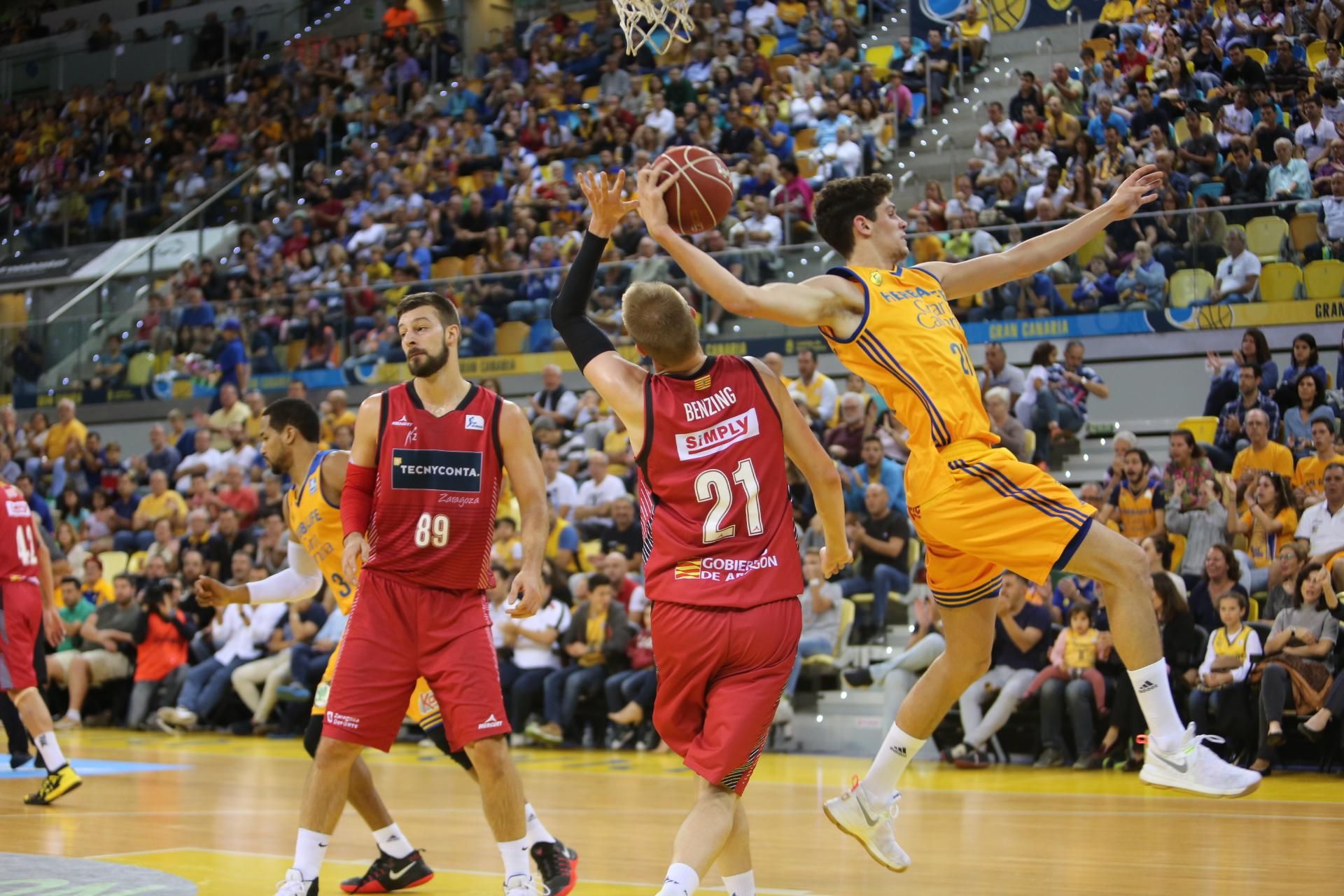 Imágenes del encuentro entre el Herbalife Gran Canaria y el Tecnyconta Zaragoza. Alejandro Ramos.