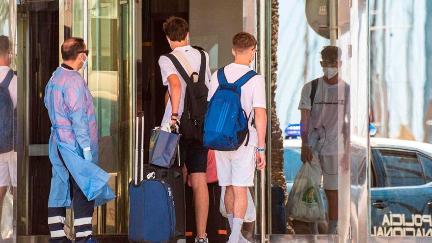 Los padres de alumnos confinados en Mallorca denuncian al Govern por "detención ilegal"