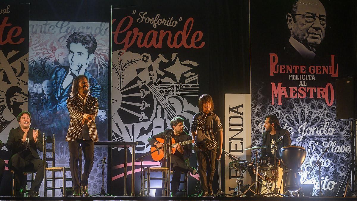 Puente Genil vibra con el festival de Cante Grande dedicado a Fosforito