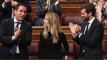 Teodoro García Egea y Pablo Casado aplaude a Cayetana Álvarez de Toledo tras su intervención en el Congreso.