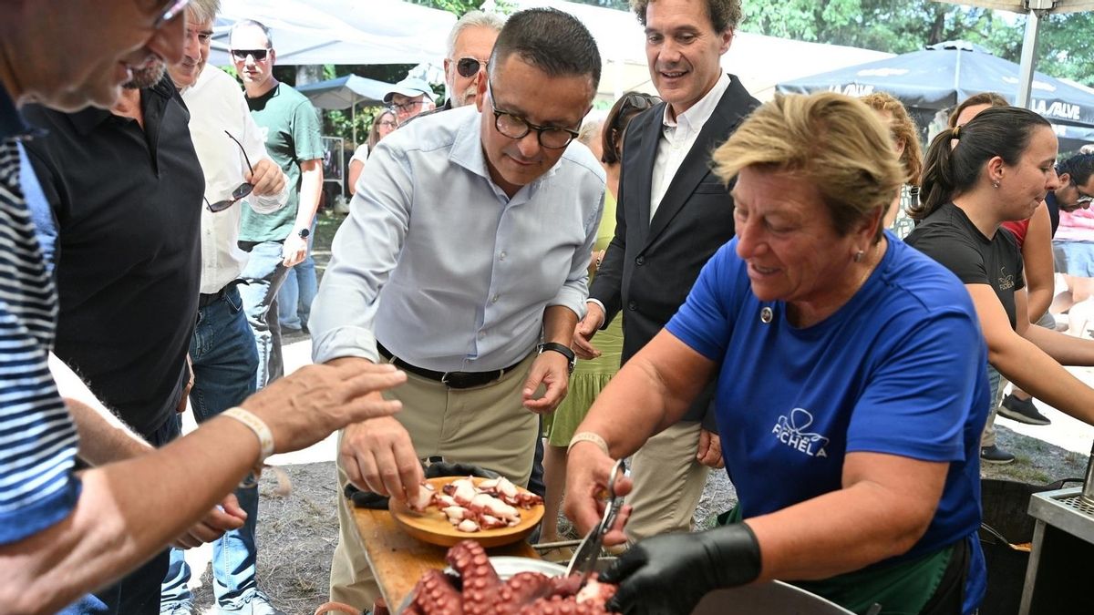 El conselleiro de Empleo defiende a la empresa de su familia tras utilizar inmigrantes sin papeles para la vendimia