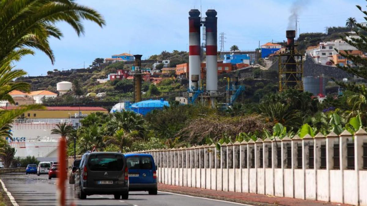 Por qué los apagones se ceban con La Palma: un sistema aislado y una central térmica de hace medio siglo